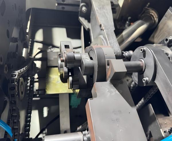 LJC01 卧式冷挤机